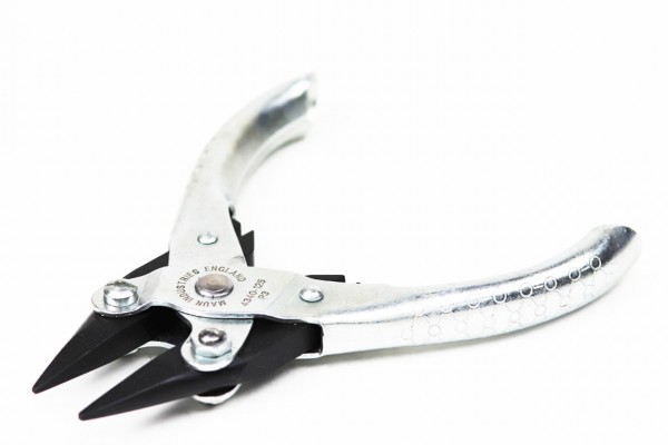 Maun Snipe Nose Parallel Pliers (Serrated)